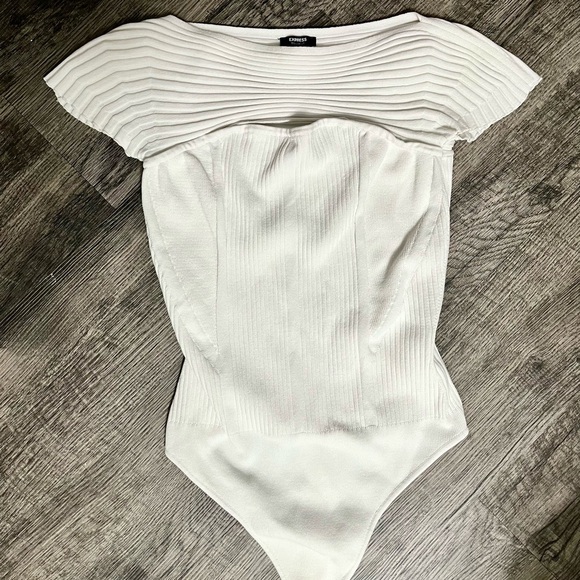 Express Tops - Body contour bodysuit